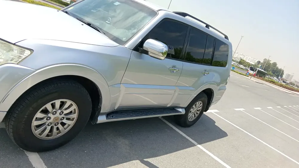 Mitsubishi Pajero V6 3.5 GLS 2014 GCC Specs Lady Driven - Image 6