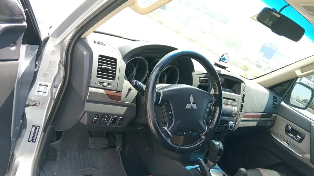 Mitsubishi Pajero V6 3.5 GLS 2014 GCC Specs Lady Driven - Image 9