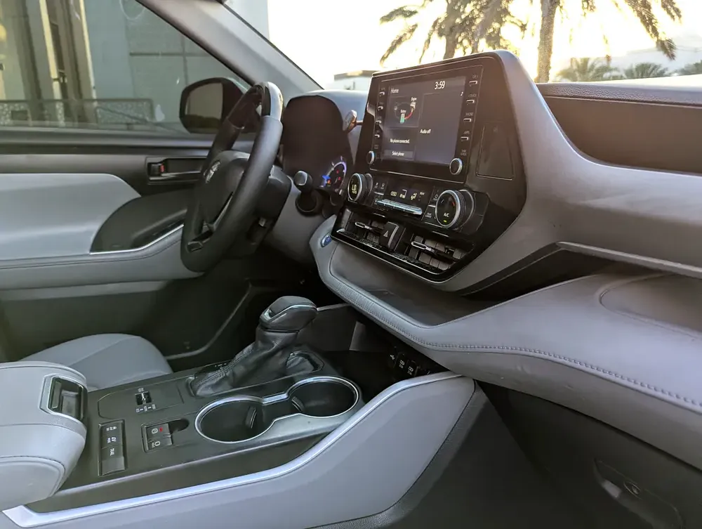 Toyota Highlander GXR 2020 - Hybrid - GCC Specs - Excellent Condition - Image 5