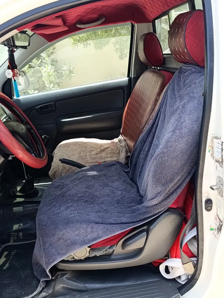 Toyota Hilux Single Cab Base 2014 | GCC Specs | Reliable Workhorse - Image 6