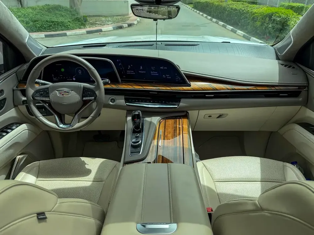 Cadillac Escalade Luxury 2023 GCC Specs - Image 11