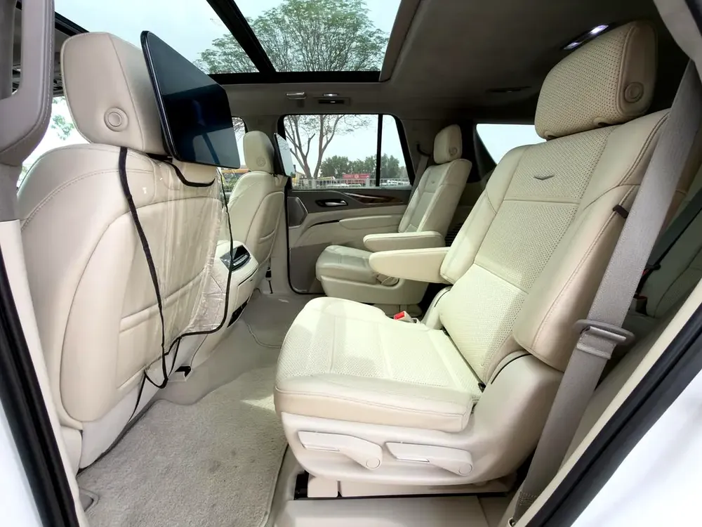 Cadillac Escalade Luxury 2023 GCC Specs - Image 13