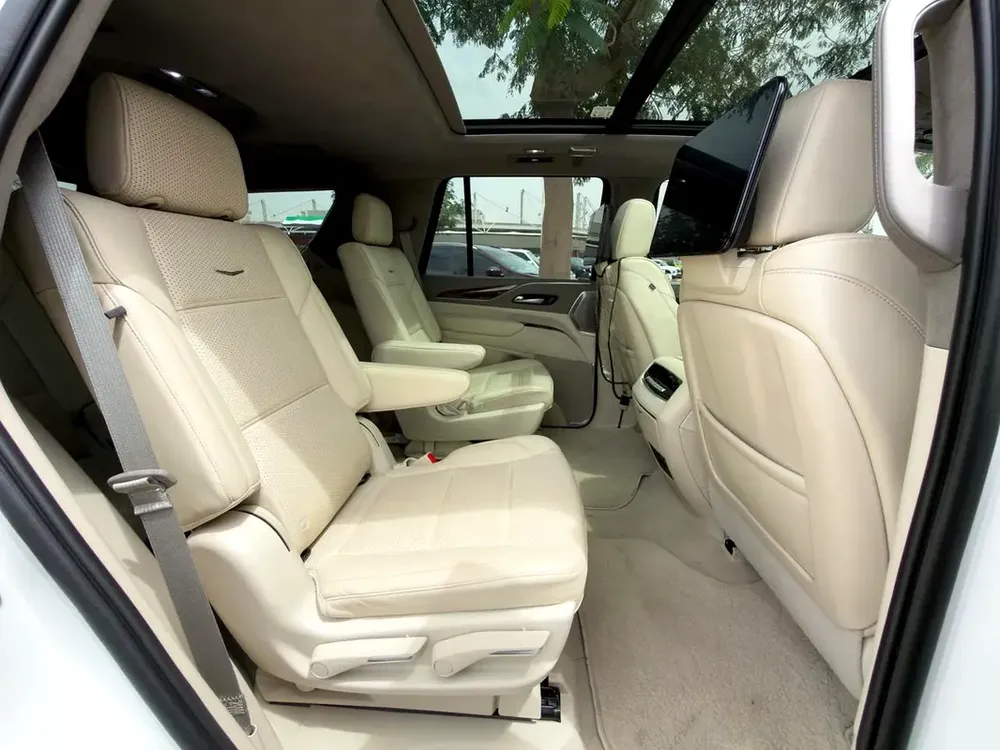 Cadillac Escalade Luxury 2023 GCC Specs - Image 14