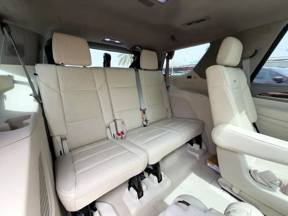 Cadillac Escalade Luxury 2023 GCC Specs - Image 15