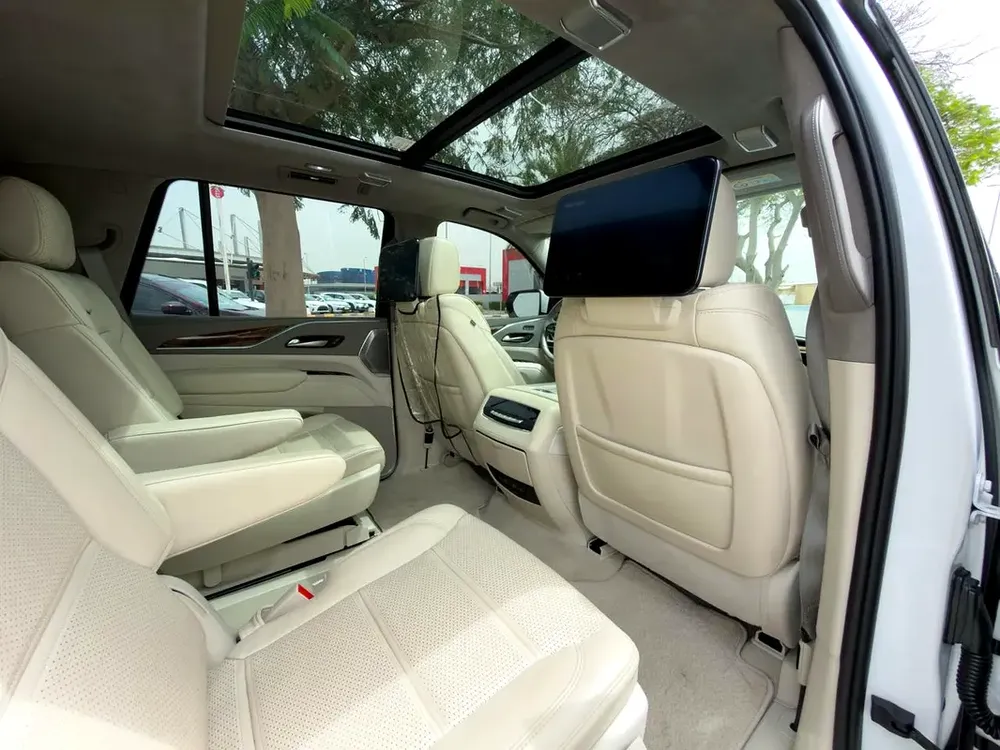 Cadillac Escalade Luxury 2023 GCC Specs - Image 16