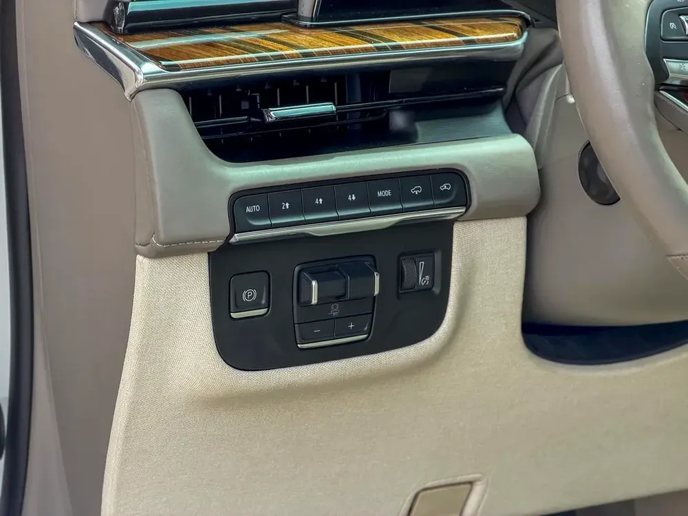 Cadillac Escalade Luxury 2023 GCC Specs - Image 17