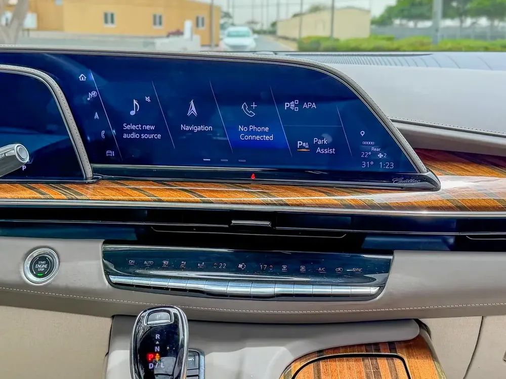 Cadillac Escalade Luxury 2023 GCC Specs - Image 18