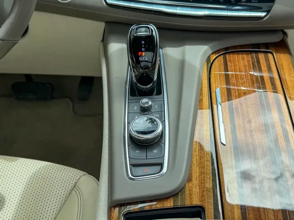 Cadillac Escalade Luxury 2023 GCC Specs - Image 19