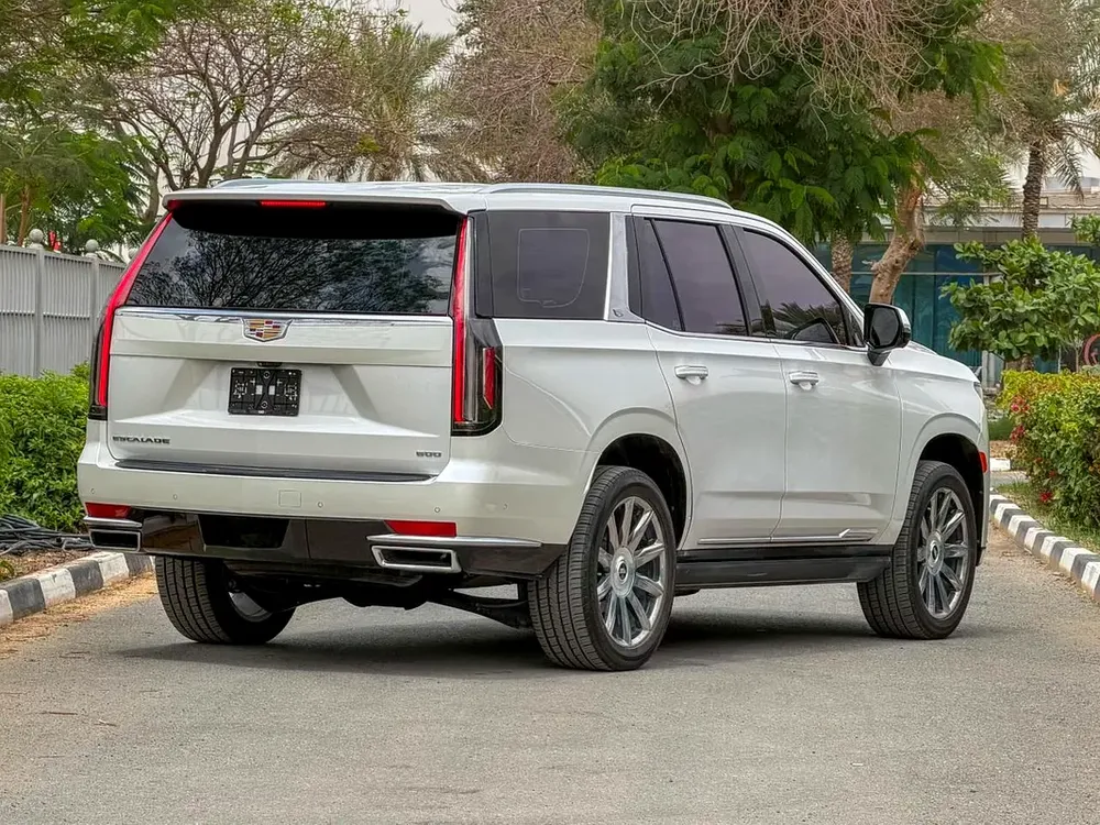 Cadillac Escalade Luxury 2023 GCC Specs - Image 4
