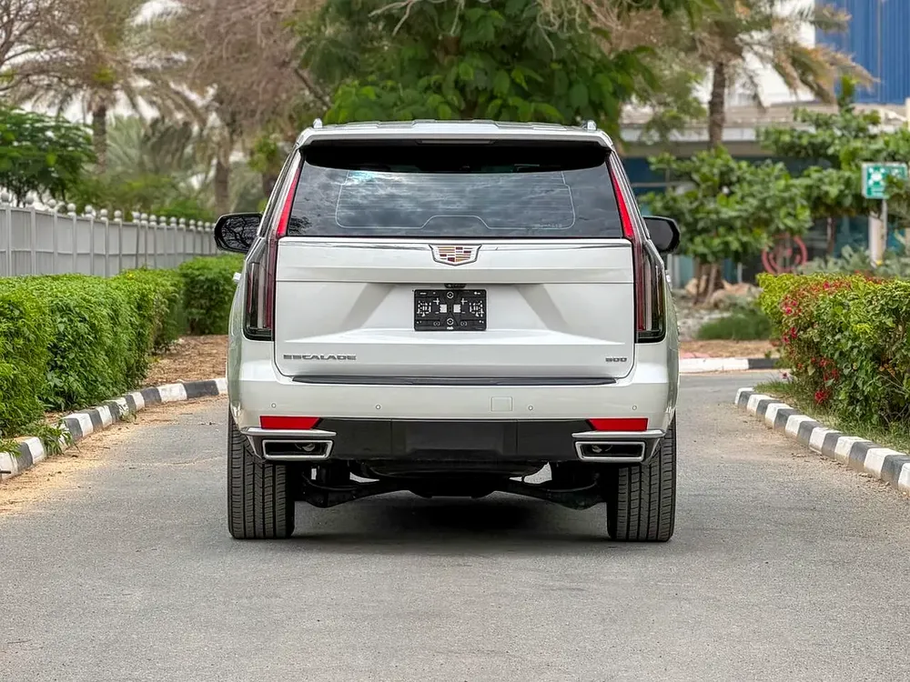Cadillac Escalade Luxury 2023 GCC Specs - Image 6