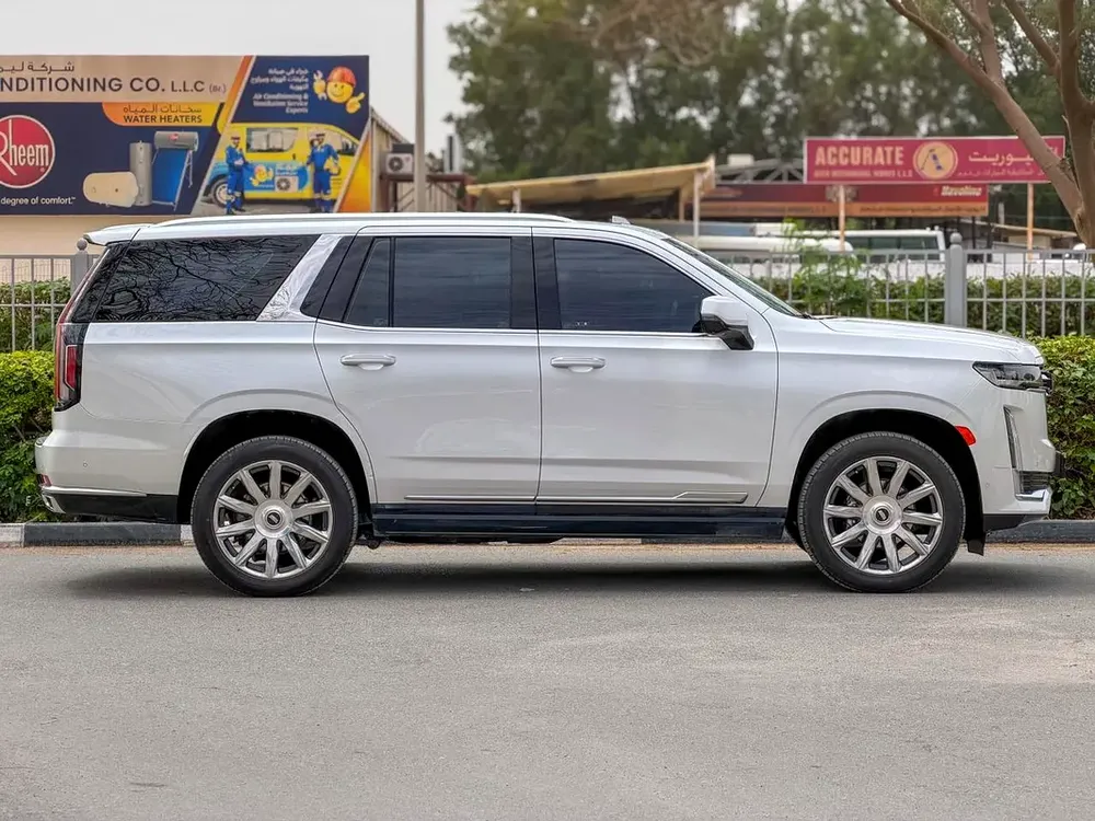 Cadillac Escalade Luxury 2023 GCC Specs - Image 7