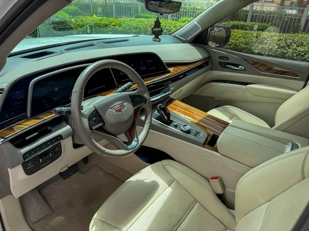 Cadillac Escalade Luxury 2023 GCC Specs - Image 9
