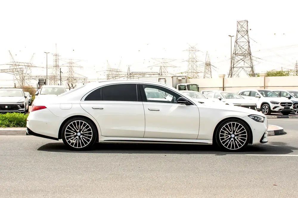 2021 - BENZ S500 4MATIC - LIKE NEW - ONLY 53,000 KM - Image 4