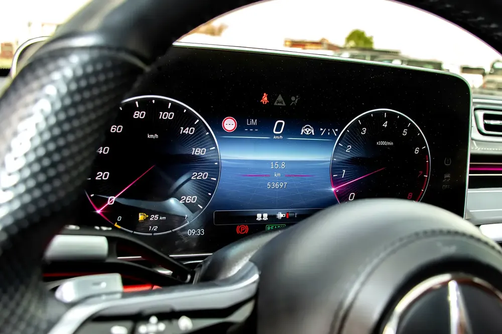 2021 - BENZ S500 4MATIC - LIKE NEW - ONLY 53,000 KM - Image 9