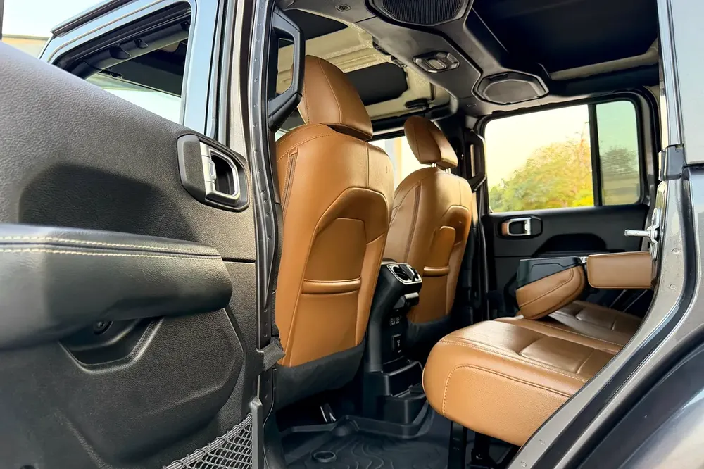 Al-Futtaim Service History / 2 Keys | Jeep Wrangler JL Sahara Unlimited 2021 GCC Specifications - Image 10