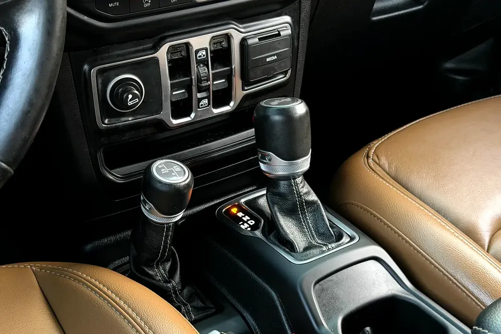 Al-Futtaim Service History / 2 Keys | Jeep Wrangler JL Sahara Unlimited 2021 GCC Specifications - Image 13