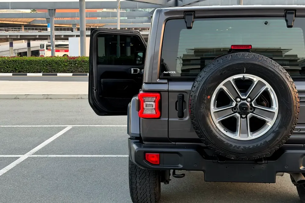 Al-Futtaim Service History / 2 Keys | Jeep Wrangler JL Sahara Unlimited 2021 GCC Specifications - Image 6