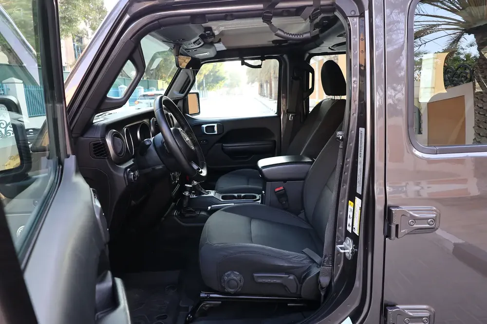JEEP WRANGLER -unlimited sport 2018-129000KM-GCC SPECS-FULL SERVICE HISTORY-EXCELLENT CONDITION - Image 11