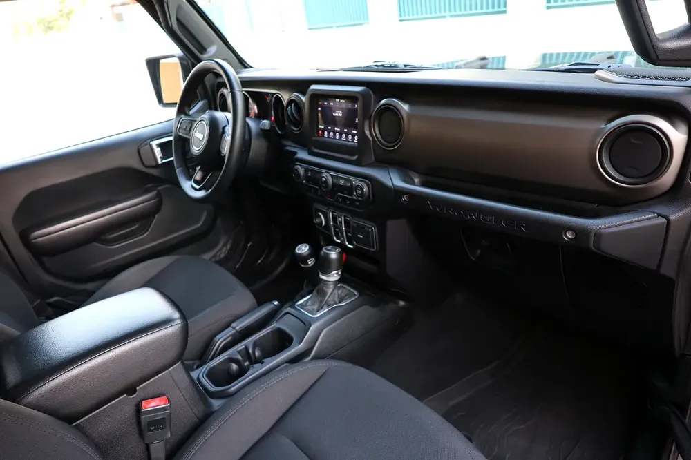 JEEP WRANGLER -unlimited sport 2018-129000KM-GCC SPECS-FULL SERVICE HISTORY-EXCELLENT CONDITION - Image 17
