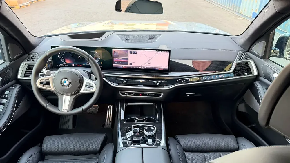 2025 BMW X7 xDrive 40i - Image 10