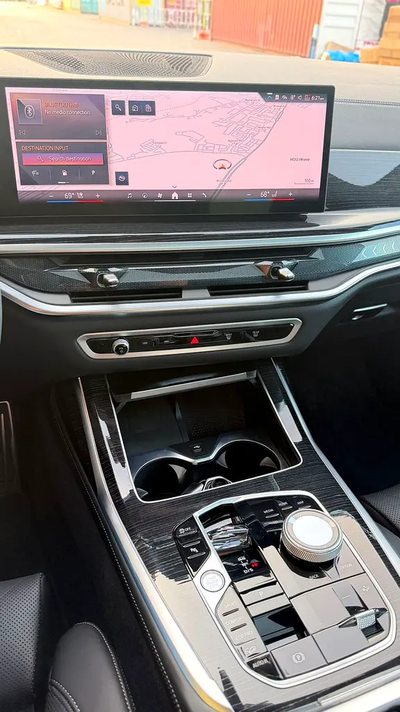 2025 BMW X7 xDrive 40i - Image 11