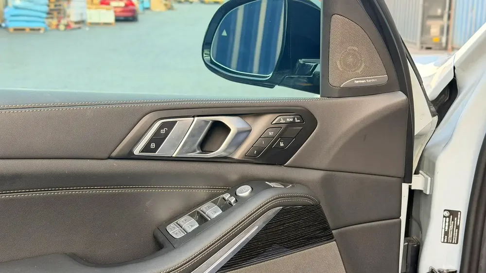 2025 BMW X7 xDrive 40i - Image 13