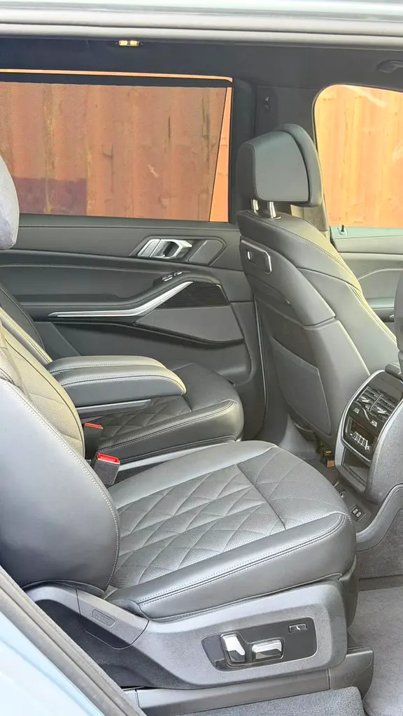 2025 BMW X7 xDrive 40i - Image 15