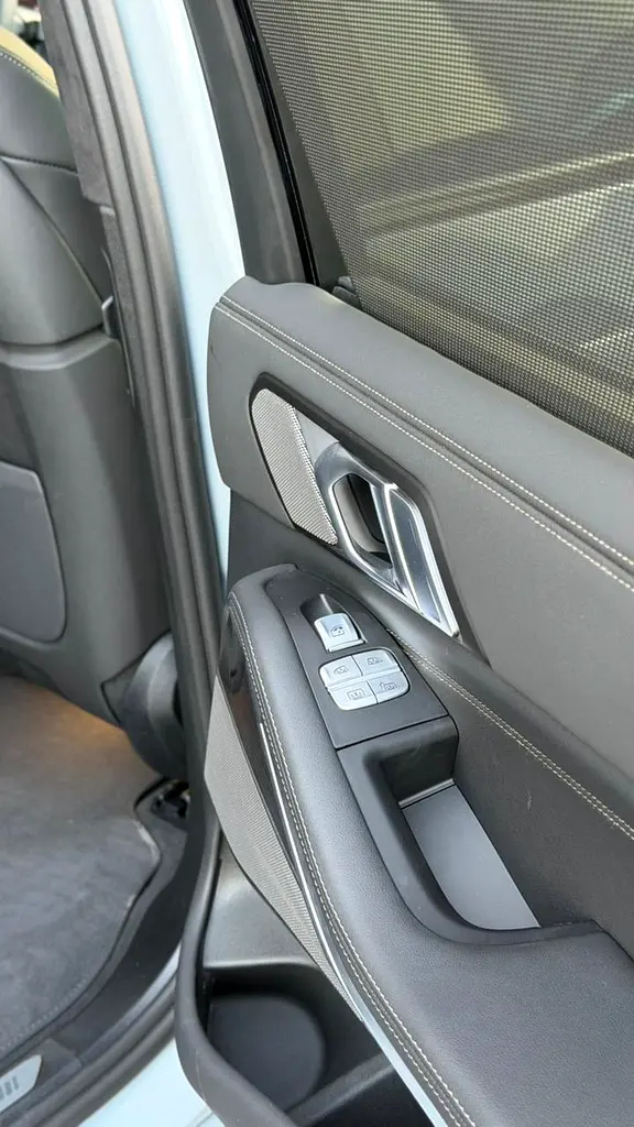 2025 BMW X7 xDrive 40i - Image 17