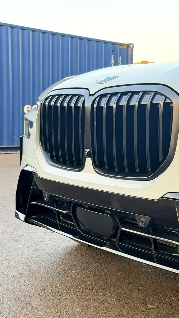 2025 BMW X7 xDrive 40i - Image 5