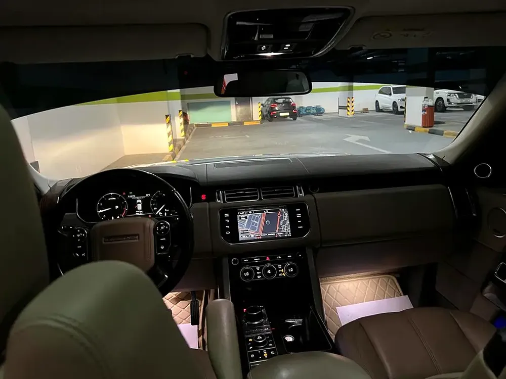 Range Rover Vogue SE 5.0 V8 2015 | GCC | Full Option | AED 83,000 - Image 13