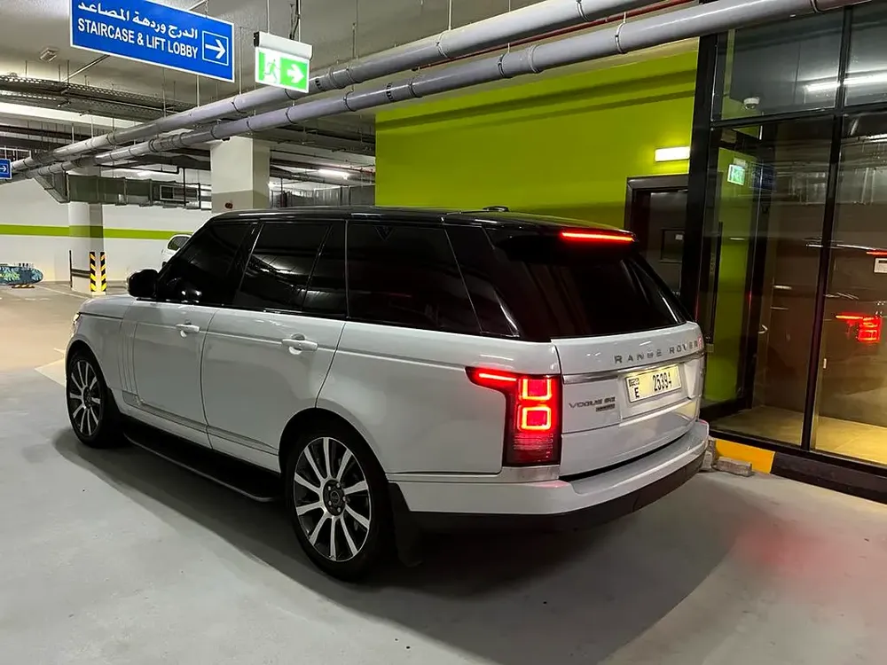 Range Rover Vogue SE 5.0 V8 2015 | GCC | Full Option | AED 83,000 - Image 4