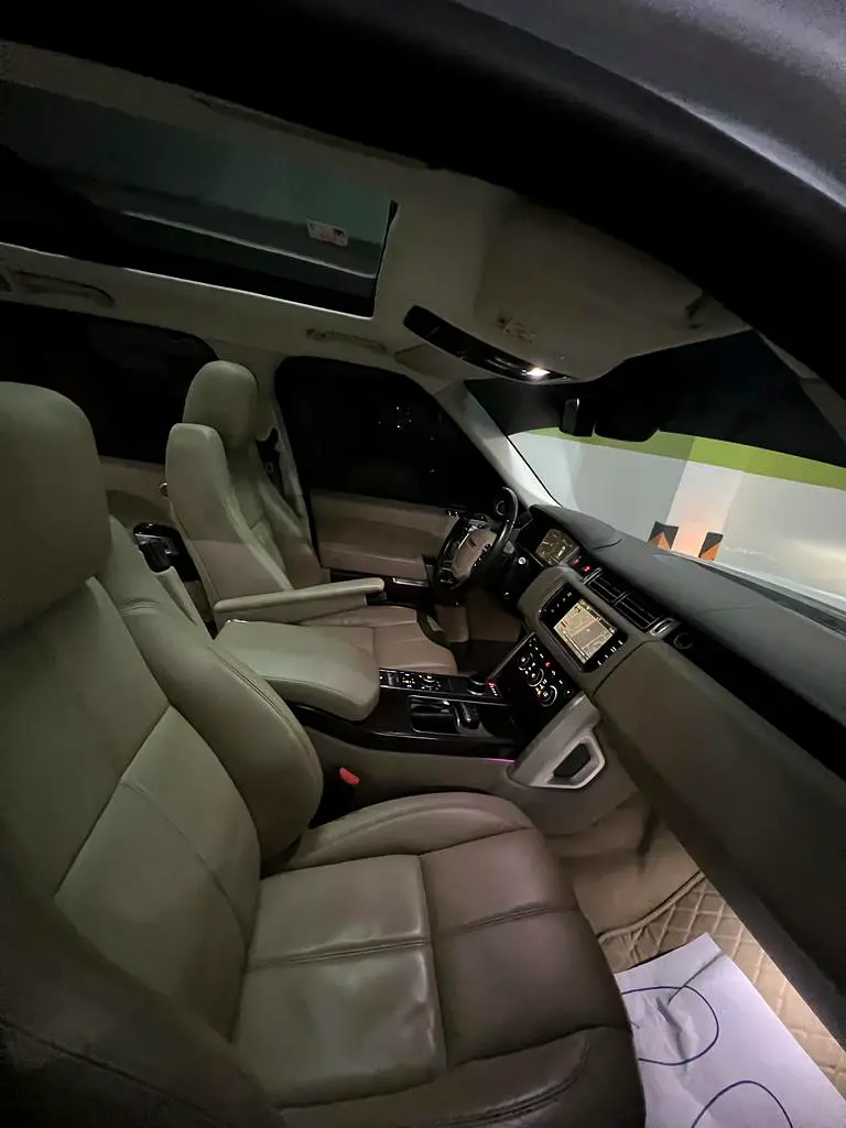 Range Rover Vogue SE 5.0 V8 2015 | GCC | Full Option | AED 83,000 - Image 5