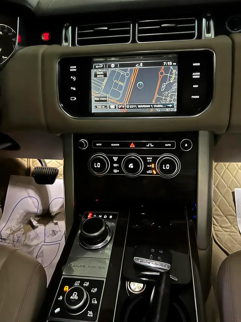 Range Rover Vogue SE 5.0 V8 2015 | GCC | Full Option | AED 83,000 - Image 9