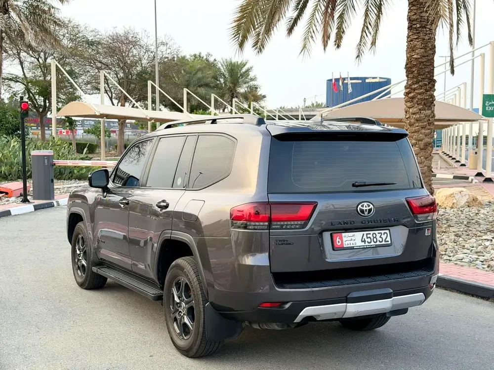 2023 Toyota Land Cruiser GR Sport - GCC Specs - Image 15