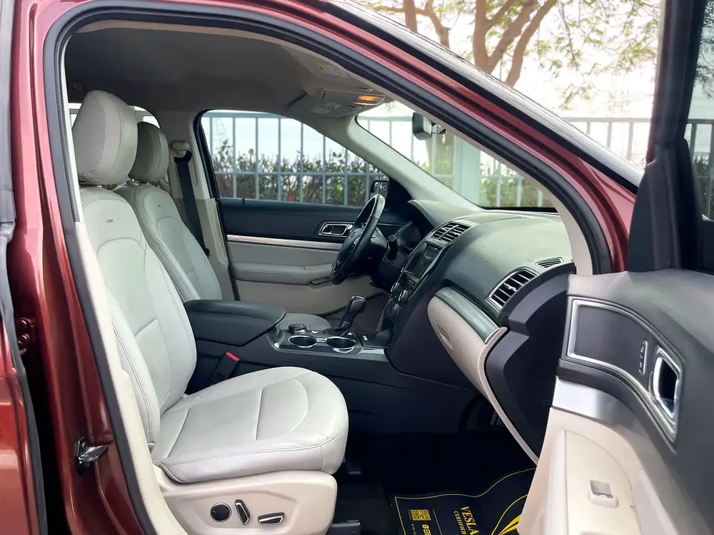 UNLIMITED MILEAGE WARRANTY / 4WD + NAVIGATION + CAMERA + CRUISE CONTROL / IN HOUSE FINANCE - Image 16