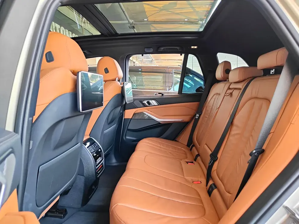 AED 1,680 P.M | 2019 BMW X5 xDrive40i M Sport | Under Warranty and BMW Service Contract | GCC | - Image 17