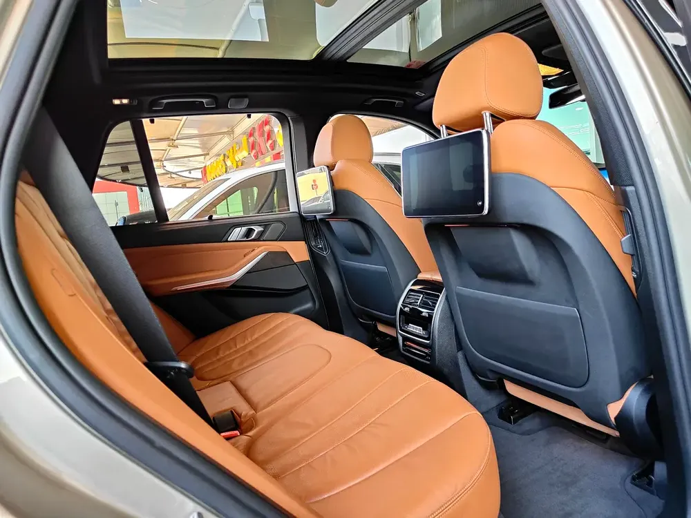 AED 1,680 P.M | 2019 BMW X5 xDrive40i M Sport | Under Warranty and BMW Service Contract | GCC | - Image 18