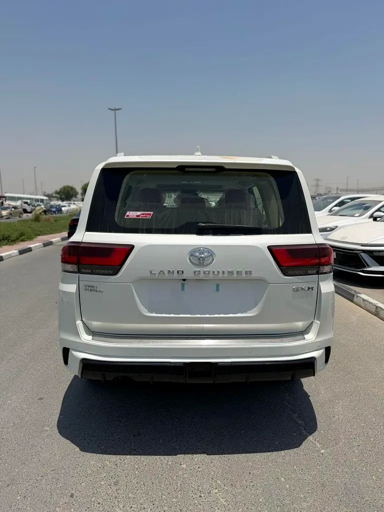Toyota Land Cruiser 2026 GXR GCC Specs - Image 4
