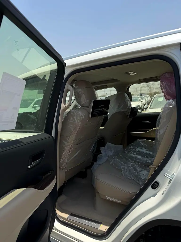 Toyota Land Cruiser 2026 GXR GCC Specs - Image 9