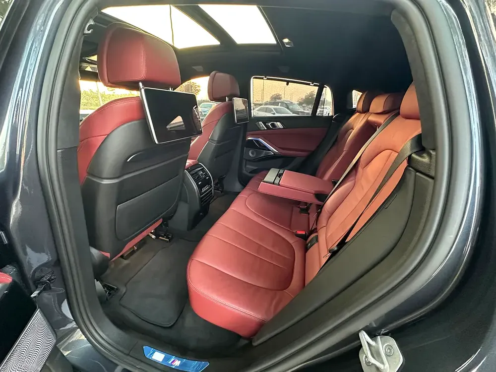 BMW X6 M50i V8 2022 GCC UNDER WARRANTY WITH CONTRACT SERVICE FULL SERVICE HISTORY - Image 10