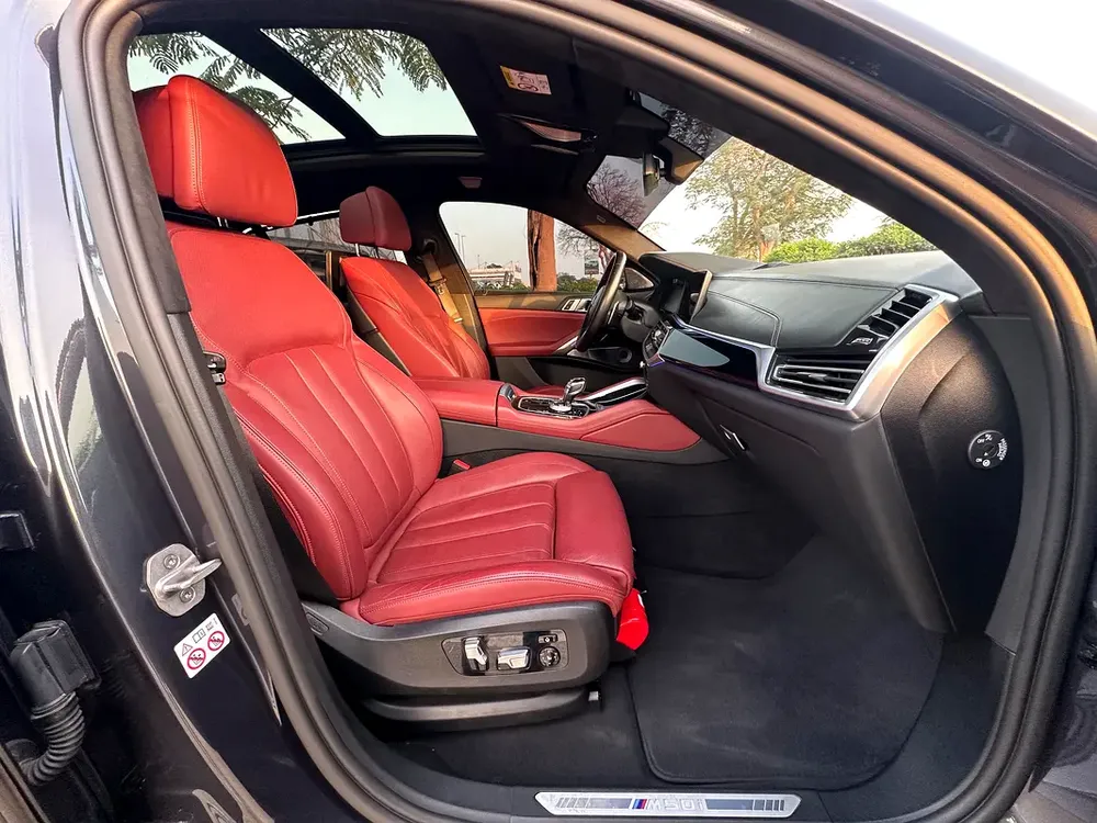 BMW X6 M50i V8 2022 GCC UNDER WARRANTY WITH CONTRACT SERVICE FULL SERVICE HISTORY - Image 7
