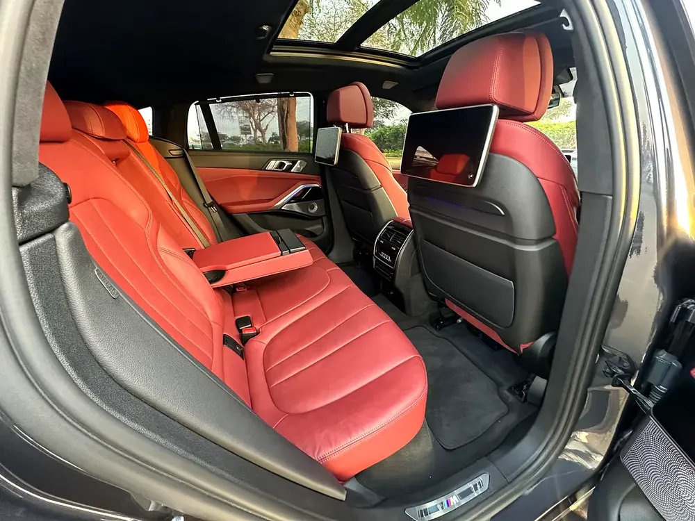 BMW X6 M50i V8 2022 GCC UNDER WARRANTY WITH CONTRACT SERVICE FULL SERVICE HISTORY - Image 8