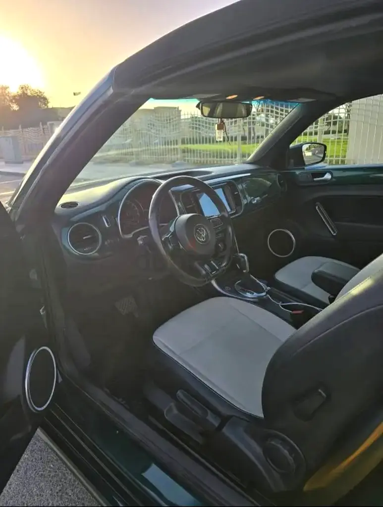 2017 Volkswagen beetle convertible turbo s - Image 9