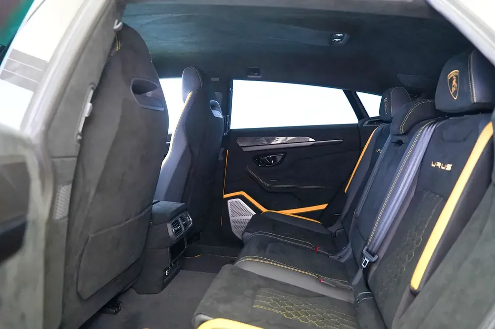 URUS PERFORMANTE | AKRAPOVIC EXHAUST | CARBON BONNET | CARBON INTERIOR AND EXTERIOR - Image 10
