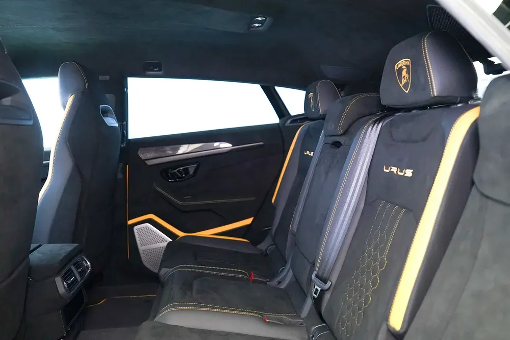 URUS PERFORMANTE | AKRAPOVIC EXHAUST | CARBON BONNET | CARBON INTERIOR AND EXTERIOR - Image 11