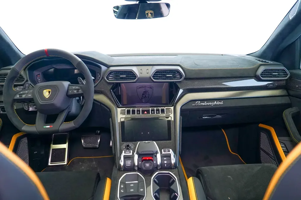 URUS PERFORMANTE | AKRAPOVIC EXHAUST | CARBON BONNET | CARBON INTERIOR AND EXTERIOR - Image 13