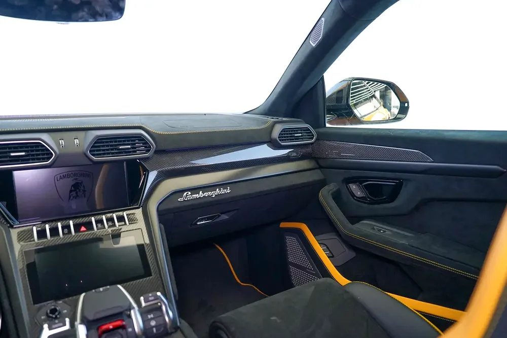 URUS PERFORMANTE | AKRAPOVIC EXHAUST | CARBON BONNET | CARBON INTERIOR AND EXTERIOR - Image 14