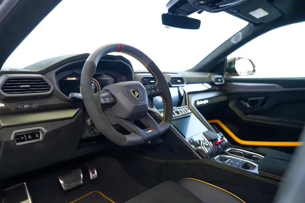 URUS PERFORMANTE | AKRAPOVIC EXHAUST | CARBON BONNET | CARBON INTERIOR AND EXTERIOR - Image 7