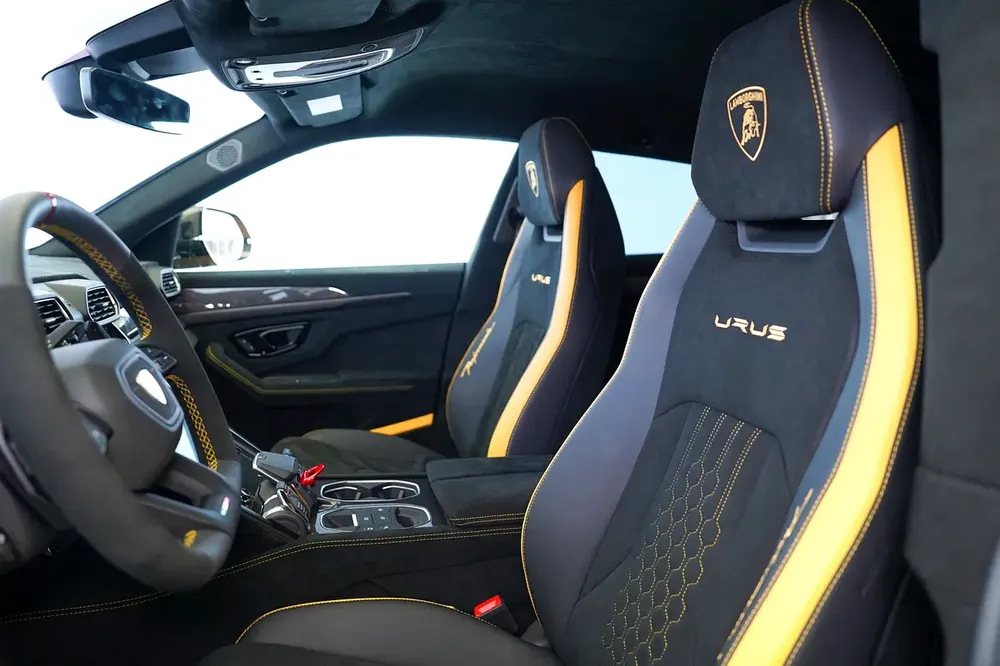 URUS PERFORMANTE | AKRAPOVIC EXHAUST | CARBON BONNET | CARBON INTERIOR AND EXTERIOR - Image 8