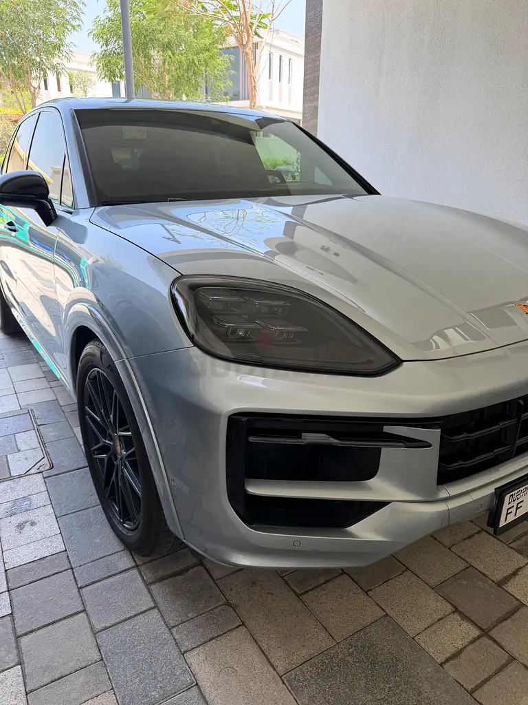 New Cayenne GTS - Porsche Silver - brand new - Image 5